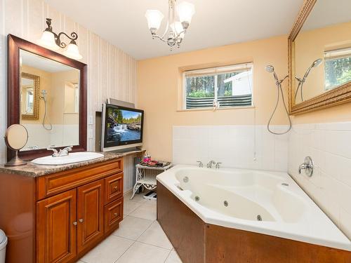 208 36Th Avenue, Erickson, BC - Indoor Photo Showing Bathroom