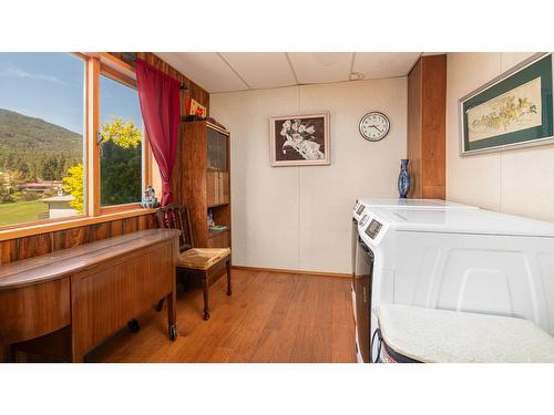 208 36Th Avenue, Erickson, BC - Indoor Photo Showing Laundry Room