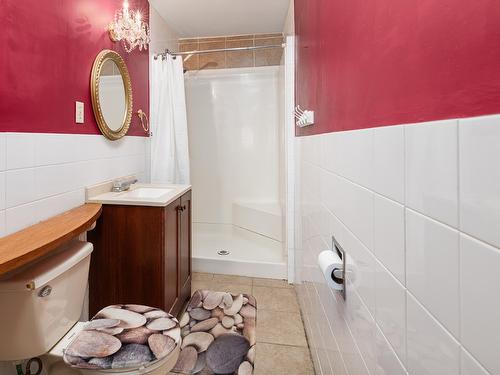 208 36Th Avenue, Erickson, BC - Indoor Photo Showing Bathroom