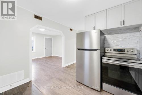 119 Centre Street, Belleville, ON - Indoor Photo Showing Kitchen