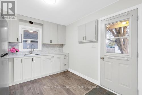 119 Centre Street, Belleville, ON - Indoor Photo Showing Kitchen