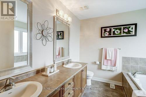 76 Augustine Avenue, Richmond Hill, ON - Indoor Photo Showing Bathroom