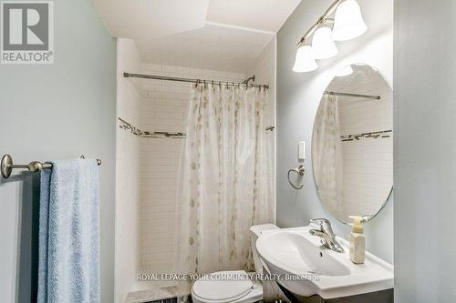 76 Augustine Avenue, Richmond Hill, ON - Indoor Photo Showing Bathroom