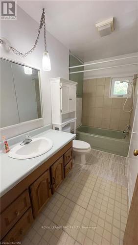 8 Byrne Boulevard, St. Catharines, ON - Indoor Photo Showing Bathroom