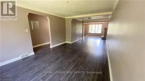 8 Byrne Boulevard, St. Catharines, ON - Indoor Photo Showing Other Room
