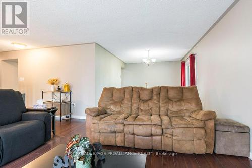 2 Staikos Court, Quinte West, ON - Indoor Photo Showing Living Room