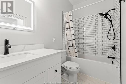 326 Park Street, Chatham, ON - Indoor Photo Showing Bathroom