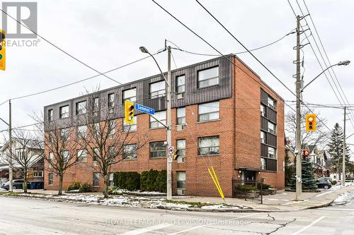 102 - 325 Sammon Avenue, Toronto, ON - Outdoor