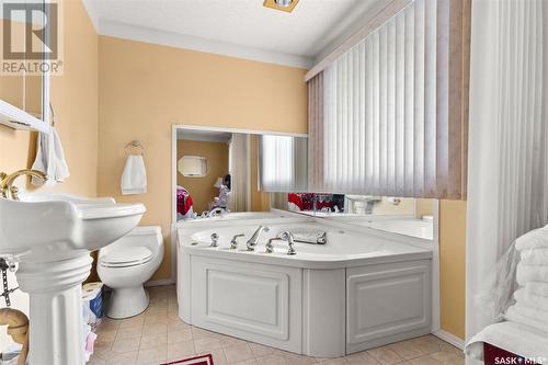 75 Groome Avenue, Regina, SK - Indoor Photo Showing Bathroom