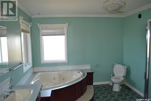 203 1St Street N, Flaxcombe, SK - Indoor Photo Showing Bathroom