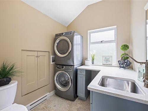 192 Captain Morgans Blvd, Protection Island, BC - Indoor Photo Showing Laundry Room