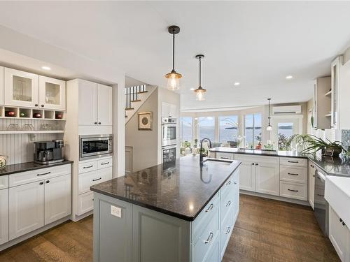 192 Captain Morgans Blvd, Protection Island, BC - Indoor Photo Showing Kitchen With Upgraded Kitchen