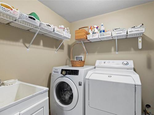 604 Lacouvee Way, Qualicum Beach, BC - Indoor Photo Showing Laundry Room
