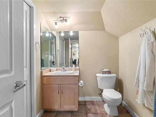 604 Lacouvee Way, Qualicum Beach, BC - Indoor Photo Showing Bathroom
