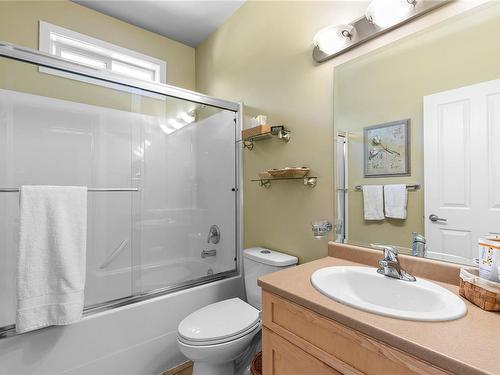 604 Lacouvee Way, Qualicum Beach, BC - Indoor Photo Showing Bathroom