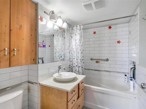 3131 Jackson St, Victoria, BC - Indoor Photo Showing Bathroom