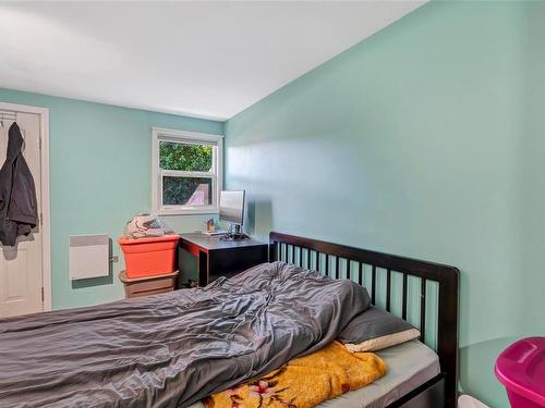 3131 Jackson St, Victoria, BC - Indoor Photo Showing Bedroom
