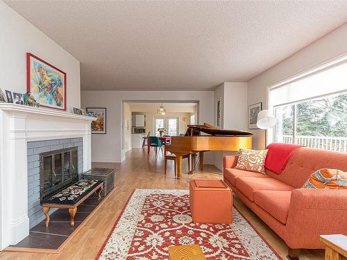 954 Terrace Ave, Victoria, BC - Indoor Photo Showing Living Room With Fireplace