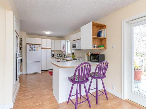 954 Terrace Ave, Victoria, BC - Indoor Photo Showing Kitchen