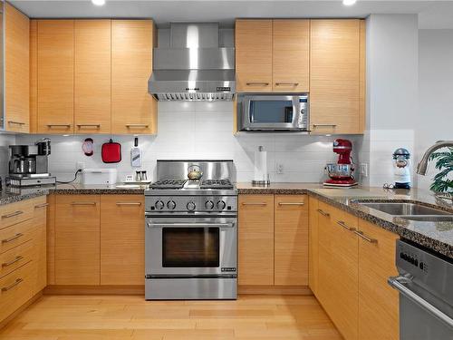 1101-38 Front St, Nanaimo, BC - Indoor Photo Showing Kitchen With Double Sink