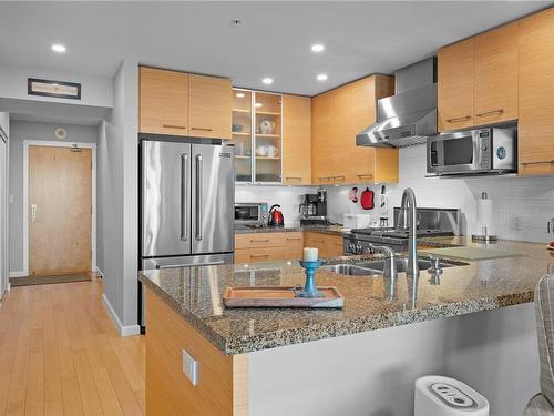 1101-38 Front St, Nanaimo, BC - Indoor Photo Showing Kitchen With Double Sink With Upgraded Kitchen