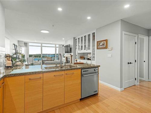 1101-38 Front St, Nanaimo, BC - Indoor Photo Showing Kitchen With Double Sink