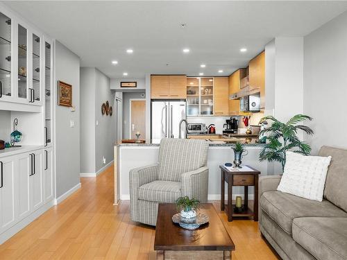 1101-38 Front St, Nanaimo, BC - Indoor Photo Showing Living Room