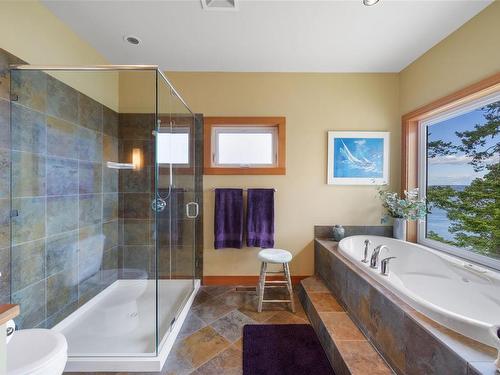 4841 Major Rd, Saanich, BC - Indoor Photo Showing Bathroom