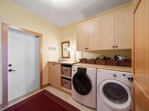 4841 Major Rd, Saanich, BC - Indoor Photo Showing Laundry Room