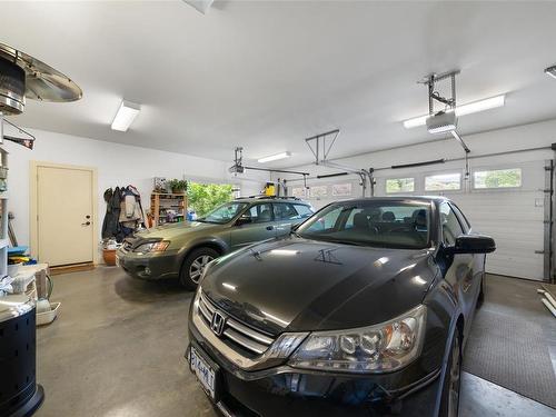 4841 Major Rd, Saanich, BC - Indoor Photo Showing Garage