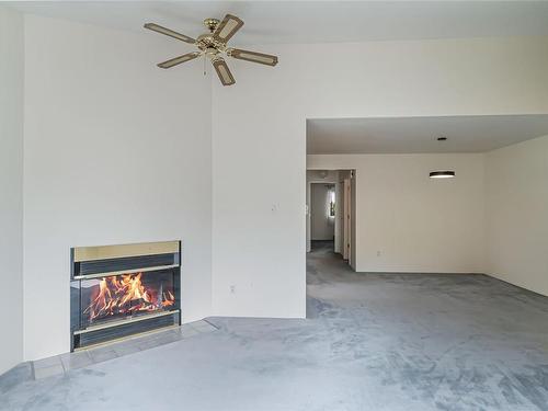 64-120 Finholm St, Parksville, BC - Indoor With Fireplace