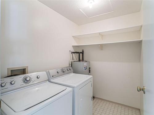 64-120 Finholm St, Parksville, BC - Indoor Photo Showing Laundry Room