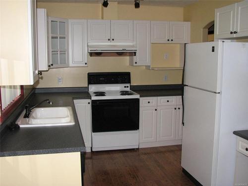 779 Beaver Lodge Rd, Campbell River, BC - Indoor Photo Showing Kitchen
