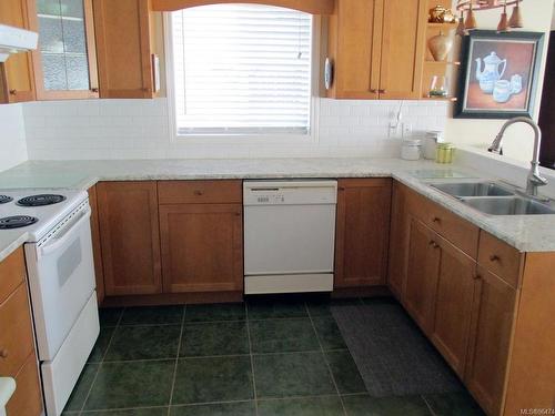 1832 Mallard Dr, Courtenay, BC - Indoor Photo Showing Kitchen With Double Sink