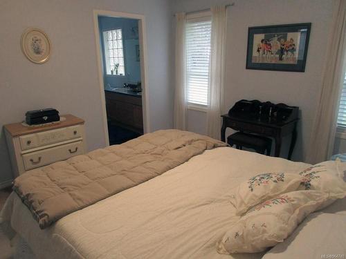 1832 Mallard Dr, Courtenay, BC - Indoor Photo Showing Bedroom