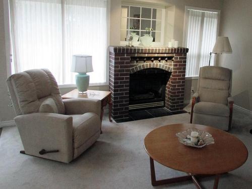 1832 Mallard Dr, Courtenay, BC - Indoor Photo Showing Living Room With Fireplace