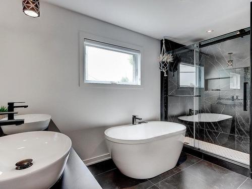 Salle de bains - 391 Av. Champlain, Venise-En-Québec, QC - Indoor Photo Showing Bathroom