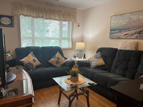 303-2125 Atkinson Street, Penticton, BC - Indoor Photo Showing Living Room