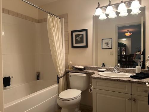 303-2125 Atkinson Street, Penticton, BC - Indoor Photo Showing Bathroom