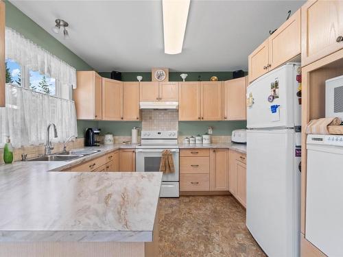 48-2675 Pine Avenue, Lumby, BC - Indoor Photo Showing Kitchen With Double Sink