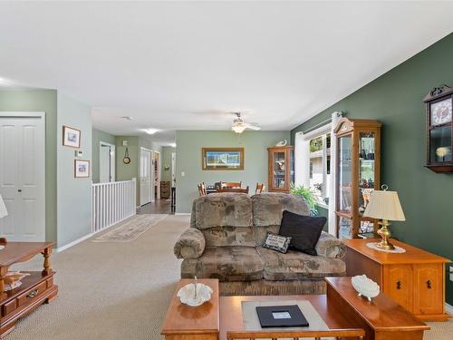 48-2675 Pine Avenue, Lumby, BC - Indoor Photo Showing Living Room