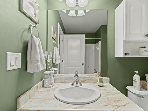 48-2675 Pine Avenue, Lumby, BC - Indoor Photo Showing Bathroom