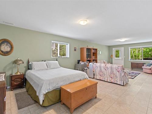 48-2675 Pine Avenue, Lumby, BC - Indoor Photo Showing Bedroom