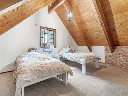 4452 Sleepy Hollow Road, Armstrong, BC - Indoor Photo Showing Bedroom