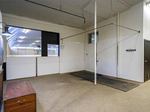 4452 Sleepy Hollow Road, Armstrong, BC - Indoor Photo Showing Garage
