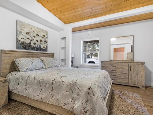 4452 Sleepy Hollow Road, Armstrong, BC - Indoor Photo Showing Bedroom