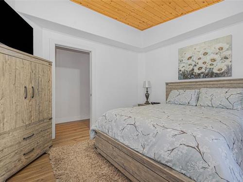 4452 Sleepy Hollow Road, Armstrong, BC - Indoor Photo Showing Bedroom