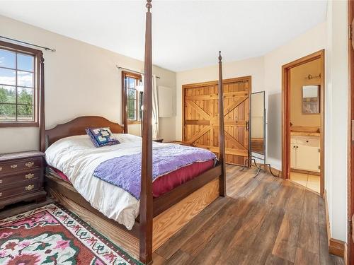 4452 Sleepy Hollow Road, Armstrong, BC - Indoor Photo Showing Bedroom