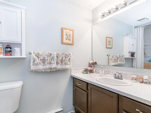 209-2110 Hoy Street, Kelowna, BC - Indoor Photo Showing Bathroom