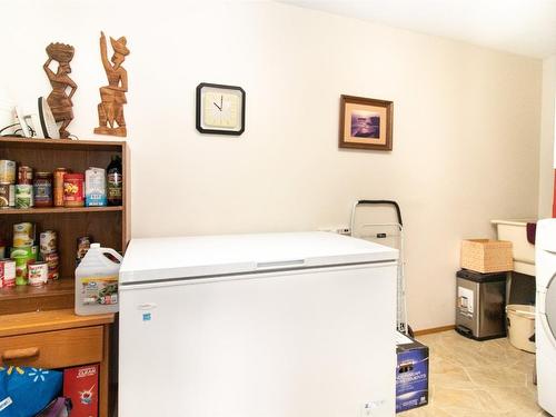 209-2110 Hoy Street, Kelowna, BC - Indoor Photo Showing Laundry Room